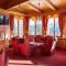Mountain Hotel & Hostel