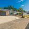 Roses Beach Pad - Matarangi Holiday Home