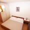 Apartments by the sea Bol, Brac - 13413