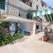 Apartments by the sea Bol, Brac - 13413