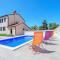 Wonderful villa Valbandon with private pool and sauna near the beach and Briuni Islands