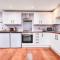 Newcastle Treasure - sleeps 4 - Lower Ground Floor