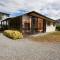 Lakeside Serenity - Wanaka Holiday Home