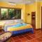 Villa Kiwi. Huge Pool, Steps To Town n Beach. 6 plus BRM 7.5 BTH 3 KCN