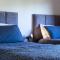 Laurel Lodge - 2 Bedroom Log Cabin - St Florence