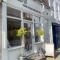 Upstairs at 33 - Self check in boutique accommodation in Worcester Centre