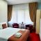 Hotel Aristocrat & Fish Restaurant