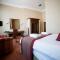 Crown & Mitre Hotel