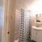 Downtown 2 Bedroom Cottage, Sleeps 6, Walking Distance to Honeywell, Downtown Restaurants, Shopping