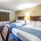 Econo Lodge Inn & Suites - Auburn