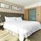 Zenith Hotel-Near Train Station & The Mixc