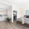 Luxury Apartments and Motel Rooms - Free Wifi - Close To Beach