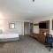 Holiday Inn Express & Suites Camarillo, an IHG Hotel