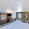 Holiday Inn Express Hotel & Suites Dallas Lewisville by IHG