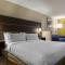 Holiday Inn Express and Suites Chicago West - St Charles, an IHG Hotel - Saint Charles