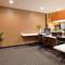 Holiday Inn Express & Suites St Louis Airport, an IHG Hotel - Woodson Terrace