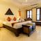 Chang Charlie Inn, Boutique