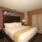 Holiday Inn Express & Suites Charlotte North, an IHG Hotel