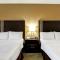 Holiday Inn Express Hotel & Suites Milwaukee-New Berlin, an IHG Hotel