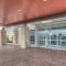 Holiday Inn Express & Suites Tulsa Midtown by IHG