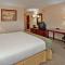 Holiday Inn Express & Suites Lansing-Leavenworth, an IHG Hotel