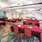 Holiday Inn Express & Suites Eureka by IHG
