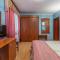 Apartments and Rooms Laura