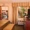 Best Western Plus White Bear Country Inn