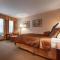 Best Western Plus White Bear Country Inn