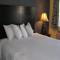 Solaire Inn & Suites