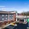 Holiday Inn Express & Suites Rocky Mount Smith Mountain Lake, an IHG Hotel