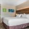 Holiday Inn Express & Suites Clarion by IHG