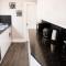 4 Bedroom House- Close to City Centre- Ideal for Contractors- Free Parking- Sleeps 8