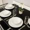 4 Bedroom House- Close to City Centre- Ideal for Contractors- Free Parking- Sleeps 8