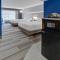 Holiday Inn Express Hotel & Suites London, an IHG Hotel