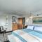 Coastal Retreat Deck, Ocean Views and Walk to Beach - باسيفيك بيتش