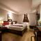 Au Lac Legend Hotel