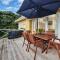 Surfers Sunshine Cottage - Piha Holiday Home