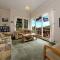 Surfers Sunshine Cottage - Piha Holiday Home
