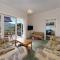 Surfers Sunshine Cottage - Piha Holiday Home