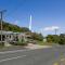 Sun Seeker Bach - Ferry Landing Holiday Home