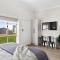 Luxury Apartments and Motel Rooms - Free Wifi - Close To Beach