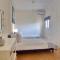 The Bluehouse - Spacious top floor flat with parking, by Mon Repos beach - Città di Corfù