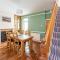 Spacious House - 2 Double Rooms - Street Parking - Garden