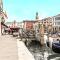 Charming Apartment on the Grand Canal R&R