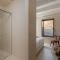 Sutor Chic Manor