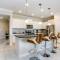 Beautiful Townhome wPrivate Pool 7 mi to Disney