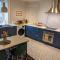 Central Hawick spacious stylish flat with log burner