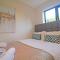 The Barwoods - Modern Spacious Home in Chester - Parking