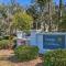 Walk to Coligny Beach Park Coastal Oasis with Pool - 希尔顿黑德岛